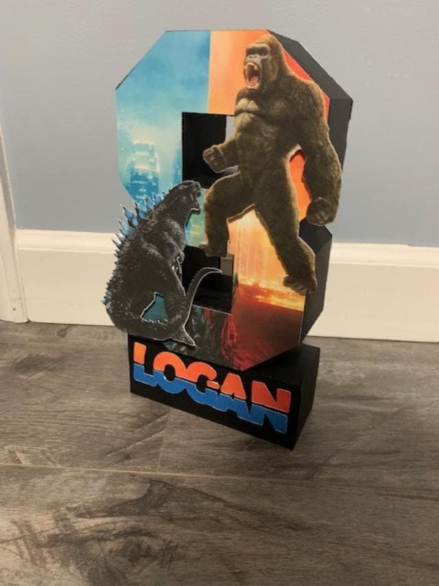 Number prop Godzilla vs Kong/ photo prop/kong vs godzilla number