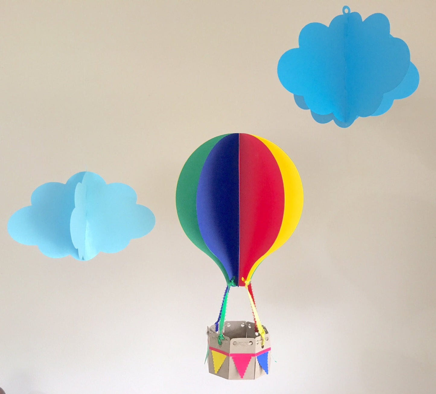 Hot Air Balloon and Clouds/2 balloons and 3 clouds